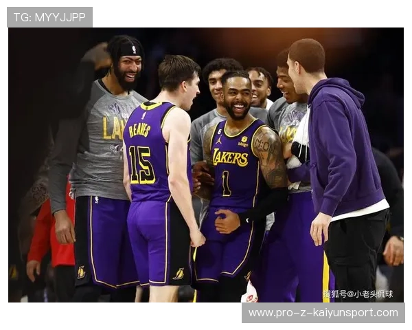 湖人队荣耀再现，誓夺季后赛门票，湖人主场时隔8年再迎季后赛